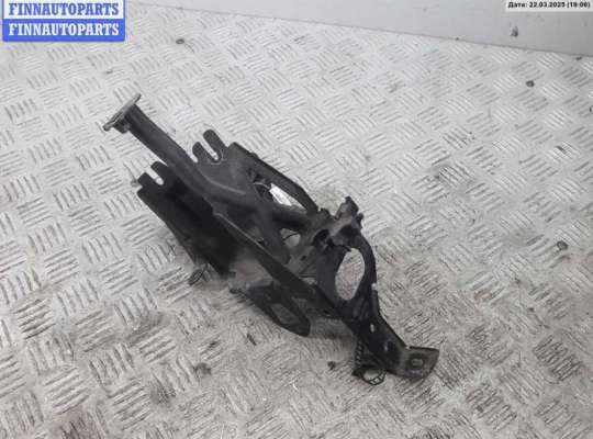 купить Кронштейн крепления на Volkswagen Passat B5