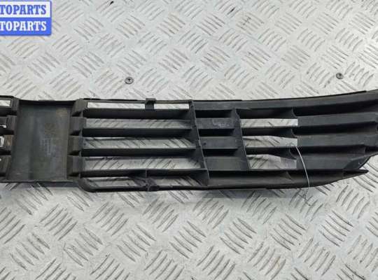 купить Решётка (заглушка) в бампер на Volkswagen Passat B5+ (GP)