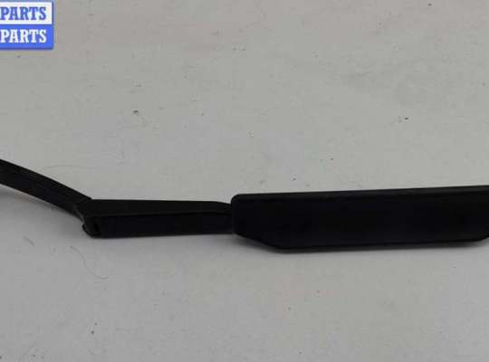 купить Щеткодержатель (поводок стеклоочистителя) передний на Ford Focus I (1998-2005)