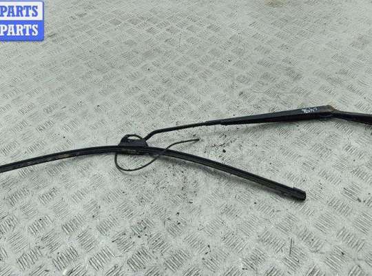 купить Щеткодержатель (поводок стеклоочистителя) передний на Ford Focus I (1998-2005)