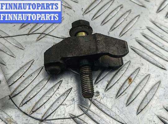 купить Скоба (кронштейн) крепления форсунки на Skoda Fabia mk1 (6Y)