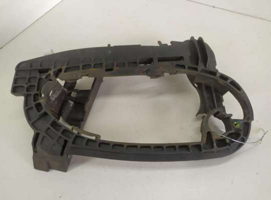Корпус (держатель) ручки двери передней правой BM2068194 на BMW 7 E65/E66 (2001-2008)