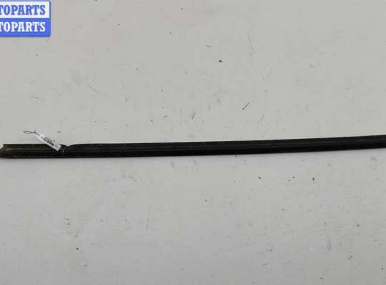 Молдинг стекла двери передней левой наружный VG2651244 на Volkswagen Golf-4