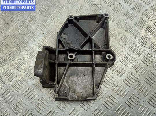 Кронштейн компрессора кондиционера VG2739065 на Volkswagen Passat B5