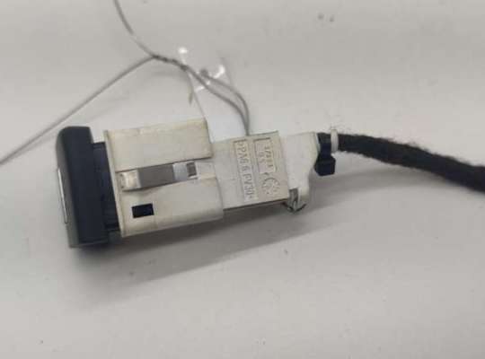 купить Кнопки управления прочие (включатель) на Audi A4 B7 (2004-2008)