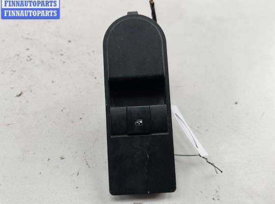 купить Кнопка стеклоподъемника переднего правого на Opel Astra H (2004-2009)