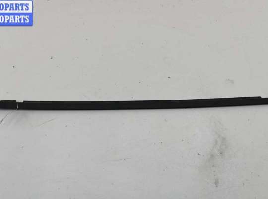 купить Молдинг стекла двери задней правой наружный на Volkswagen Passat B4