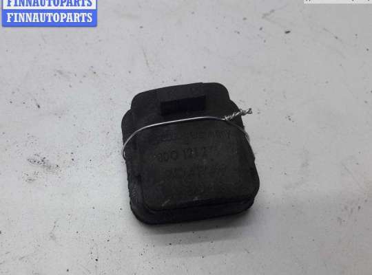 купить Кронштейн радиатора на Volkswagen Passat B5