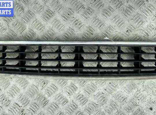 купить Решётка (заглушка) в бампер на Audi A4 B6 (2001-2004)