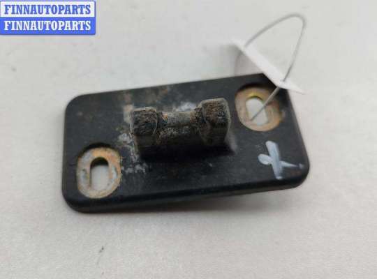 Купить Ответная часть (скоба) замка двери на Mercedes W124 (1985-1995) Ответная часть (скоба) замка двери MB1685458 на Mercedes W124 (1985-1995)