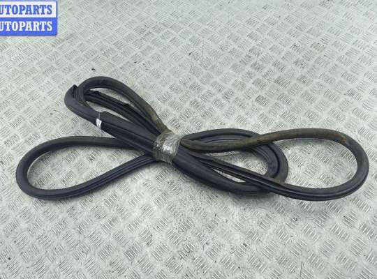 купить Уплотнитель двери передней правой на Volkswagen Crafter