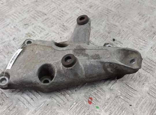 Кронштейн двигателя опорный BM2705641 на BMW 3 E90/E91/E92/E93 (2005-2013)