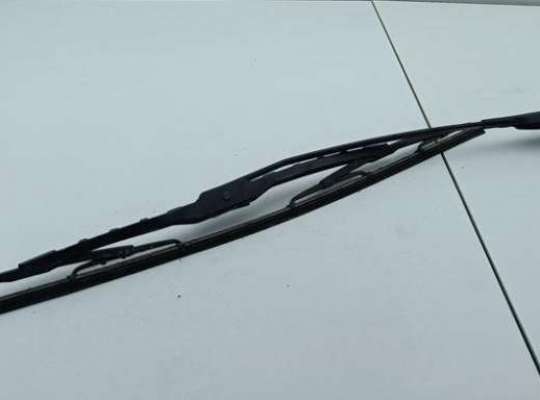 купить Щеткодержатель (поводок стеклоочистителя) передний на Audi A6 C4 (1994-1997)