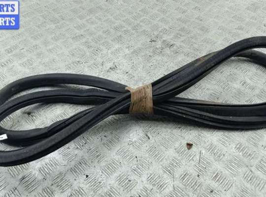 купить Уплотнитель двери передней левой на Volkswagen Passat B6