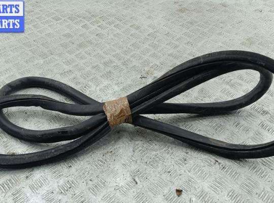 купить Уплотнитель двери передней левой на Volkswagen Passat B6