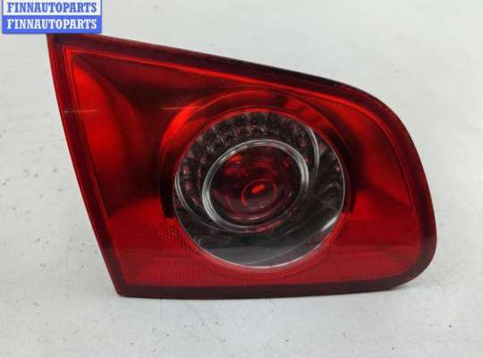 Фонарь крышки багажника левый VG2751752 на Volkswagen Passat B6