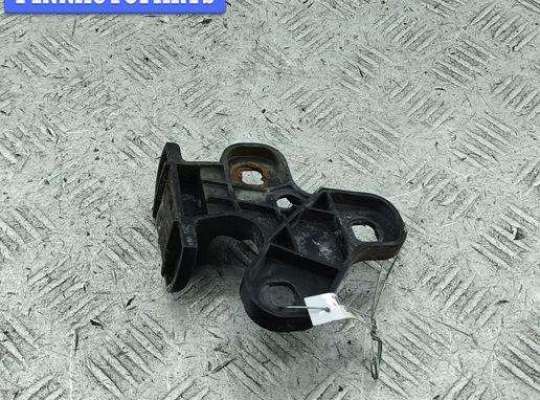 купить Кронштейн бампера переднего на BMW 7 E38 (1994-2001)