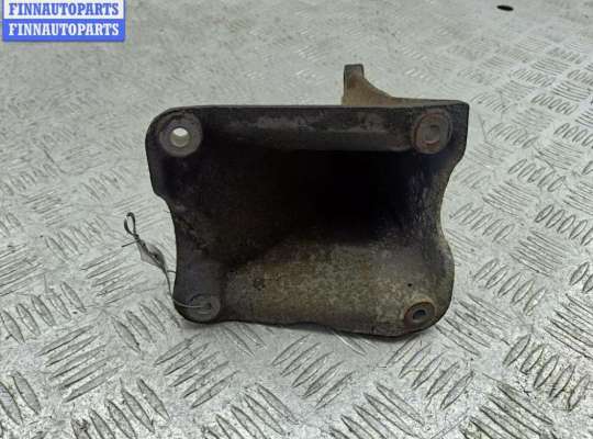 купить Кронштейн двигателя опорный на Volkswagen Golf-3