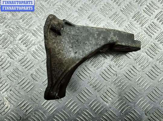 купить Кронштейн двигателя опорный на Volkswagen Golf-3