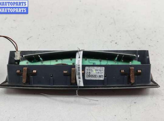 Фонарь (стоп-сигнал) центральный на Opel Astra H / Classic