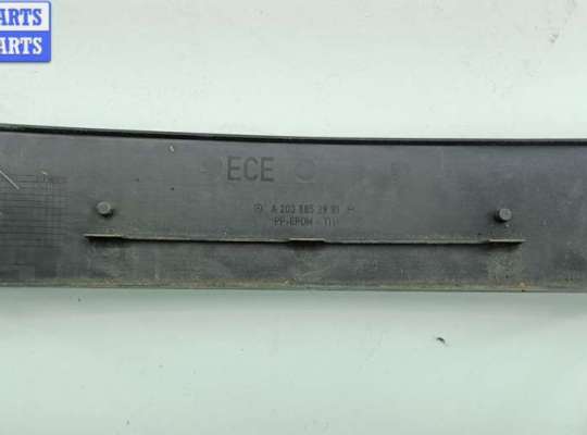 купить Накладка на бампер на Mercedes C-Class W203 (2000-2006)