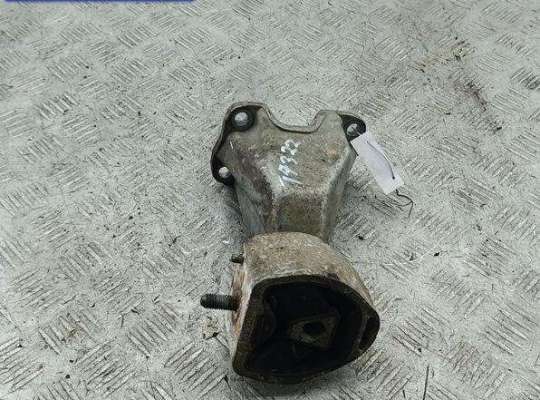 купить Кронштейн КПП опорный на Volkswagen Passat B5