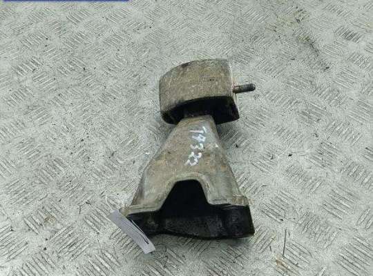 купить Кронштейн КПП опорный на Volkswagen Passat B5