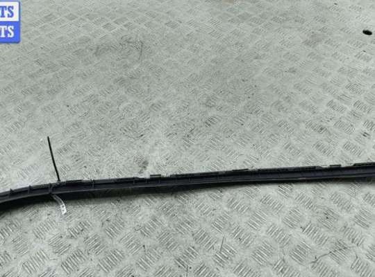 купить Молдинг лобового стекла на Peugeot 308 T7 (2007-2013)