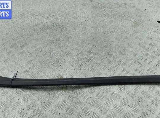 купить Молдинг лобового стекла на Peugeot 308 T7 (2007-2013)