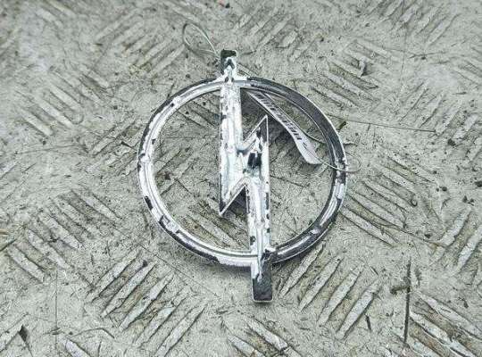 Эмблема (значок) на Opel Omega B