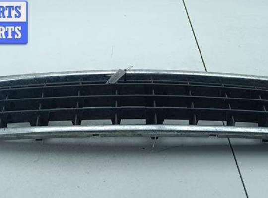 купить Решётка (заглушка) в бампер на Audi A4 B6 (2001-2004)