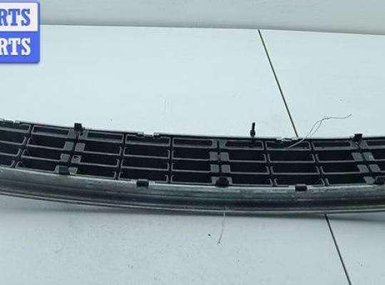 купить Решётка (заглушка) в бампер на Audi A4 B6 (2001-2004)