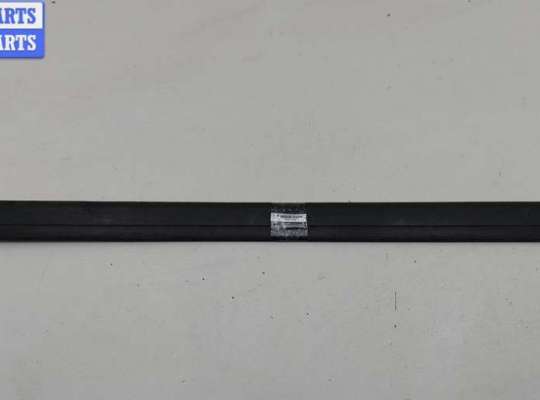 купить Молдинг двери передней левой на Mercedes W124 (1985-1995)