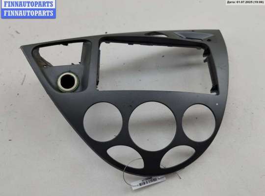 купить Рамка магнитолы на Ford Focus I (1998-2005)