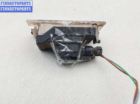 Планка подсветки номера на Opel Omega B