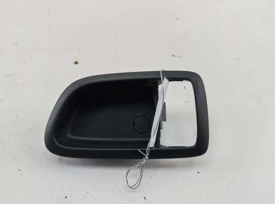 Корпус (держатель) ручки двери задней левой MZ559401 на Mazda 3 (2003-2008) BK