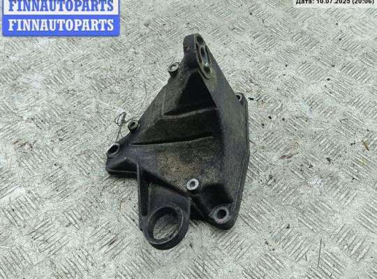 купить Кронштейн КПП опорный на Volkswagen Passat B5