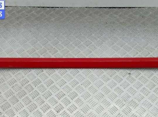 Купить Молдинг двери передней левой на Volkswagen Golf-3 Молдинг двери передней левой VG2711913 на Volkswagen Golf-3