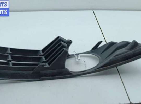 купить Решётка (заглушка) в бампер на Volkswagen Passat B6