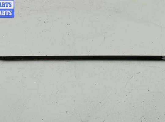 купить Молдинг стекла двери передней левой наружный на Volkswagen Passat B5