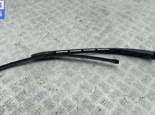 купить Щеткодержатель (поводок стеклоочистителя) передний на Audi A4 B7 (2004-2008)