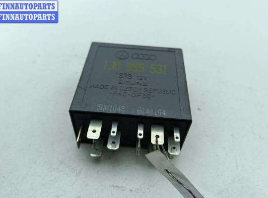 купить Реле стеклоочистителя (дворников) на Volkswagen Passat B5