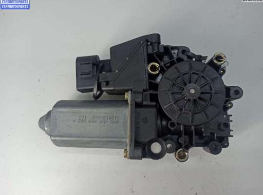 купить Моторчик стеклоподъемника задний правый на Audi A8 D2 (1994-2002)