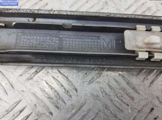 купить Молдинг двери задней левой на Mercedes W202 (C)