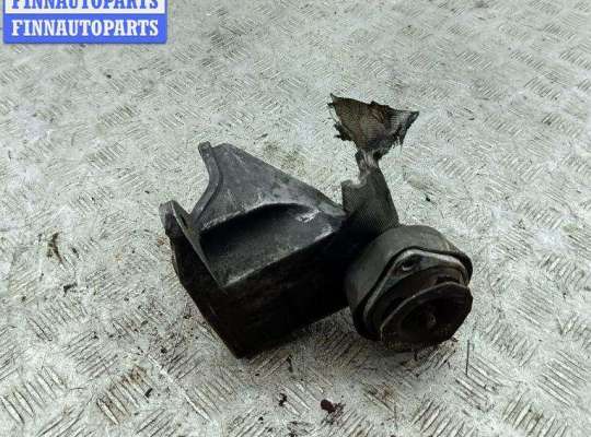 купить Кронштейн КПП опорный на Volkswagen Passat B5+ (GP)