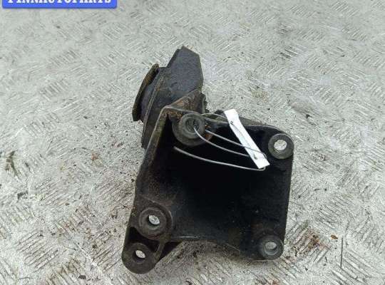 купить Кронштейн КПП опорный на Volkswagen Passat B5+ (GP)