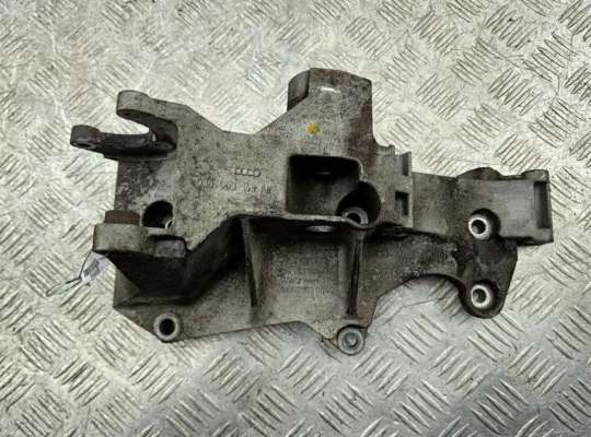 Купить Кронштейн генератора на Audi A4 B6 (2001-2004) Кронштейн генератора AU1780371 на Audi A4 B6 (2001-2004)