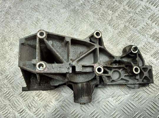 купить Кронштейн генератора на Audi A4 B6 (2001-2004)