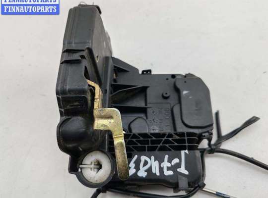 Замок боковой двери на Mercedes-Benz C (W203)