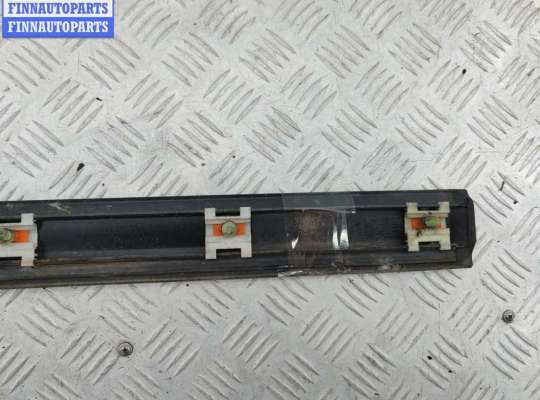 купить Молдинг двери передней левой на Volkswagen Passat B4